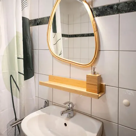 Ruhig Und Zentral Mit Balkon Apartment