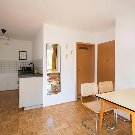 Ruhig Und Zentral Mit Balkon Apartment